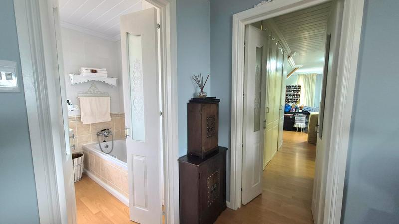 4 Bedroom Property for Sale in Hartenbos Heuwels Western Cape